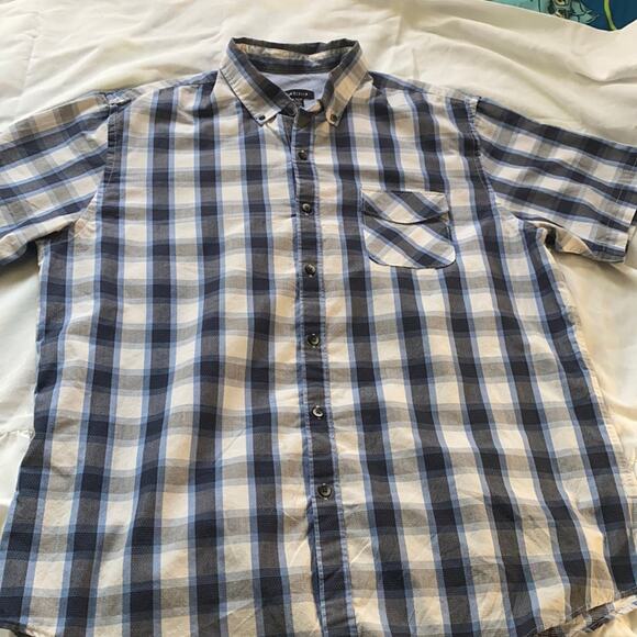 Van Heusen short sleeve button down - Picture 1 of 7